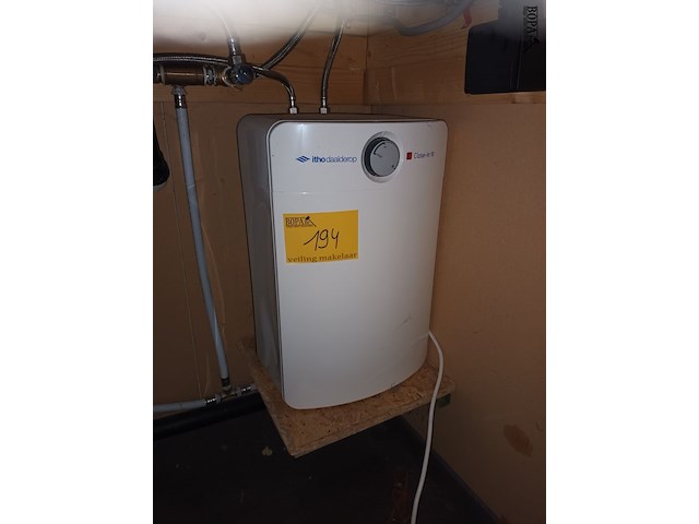 Lot 194 - keukenboiler daalderop - afbeelding 1 van  1