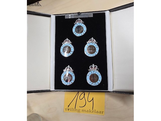 Lot 194 - kistje met 5 medailles 'ministry of transport' - afbeelding 1 van  4
