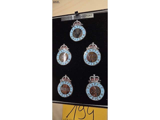 Lot 194 - kistje met 5 medailles 'ministry of transport' - afbeelding 2 van  4