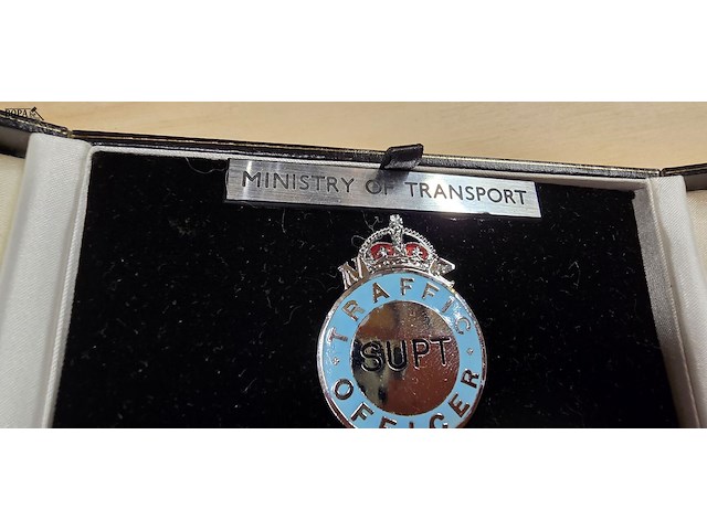 Lot 194 - kistje met 5 medailles 'ministry of transport' - afbeelding 3 van  4