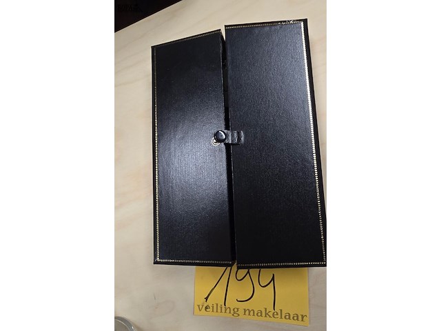 Lot 194 - kistje met 5 medailles 'ministry of transport' - afbeelding 4 van  4