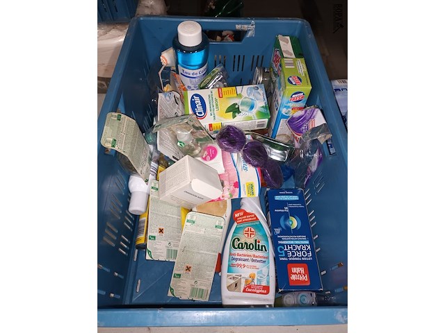 Lot 194 - parfum, zepen en schoonmaak producten - afbeelding 2 van  6