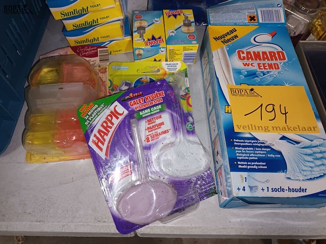 Lot 194 - parfum, zepen en schoonmaak producten - afbeelding 4 van  6