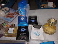 Lot 194 - parfum, zepen en schoonmaak producten - afbeelding 6 van  6