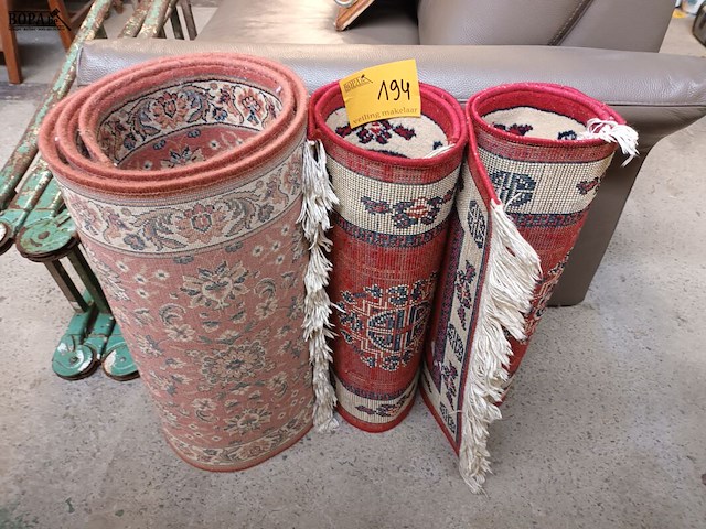 Lot 194 - tapijten. 3 stuks - afbeelding 1 van  4