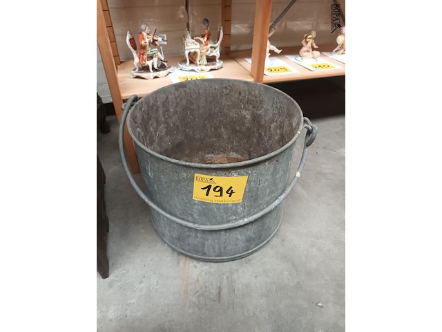 Lot 194 - zinken ketel - afbeelding 1 van  3