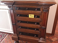 Lot 195 - antiek ladekast - afbeelding 1 van  5