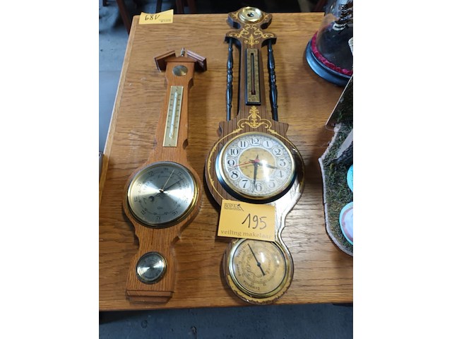 Lot 195 - barometers. 2 stuks - afbeelding 1 van  5