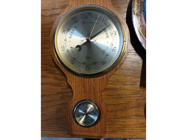 Lot 195 - barometers. 2 stuks - afbeelding 2 van  5