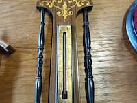 Lot 195 - barometers. 2 stuks - afbeelding 4 van  5