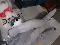 Lot 195 - deurhonden en knuffelbeer. 5 stuks - afbeelding 2 van  3