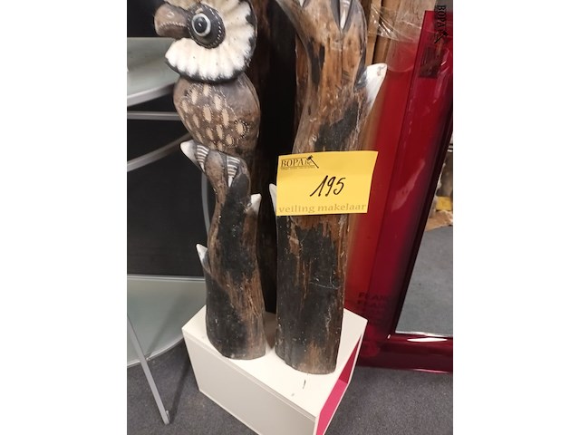 Lot 195 - houten uilenfamilie - afbeelding 5 van  5