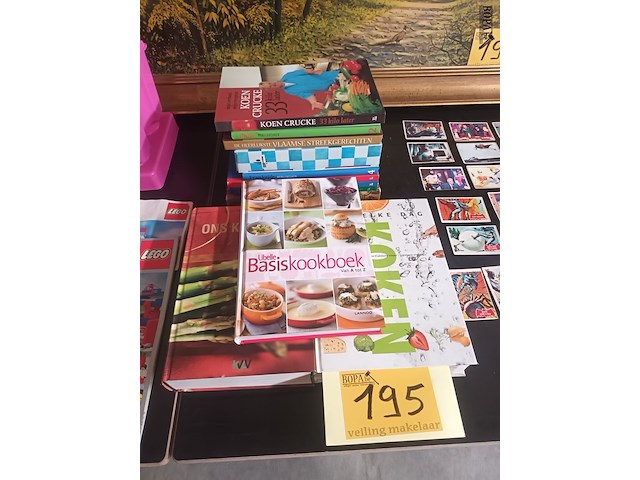 Lot 195 - kookboeken. 12 stuks - afbeelding 1 van  3
