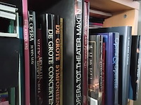 Lot 195 - lot boeken van opera tot theater - afbeelding 2 van  3