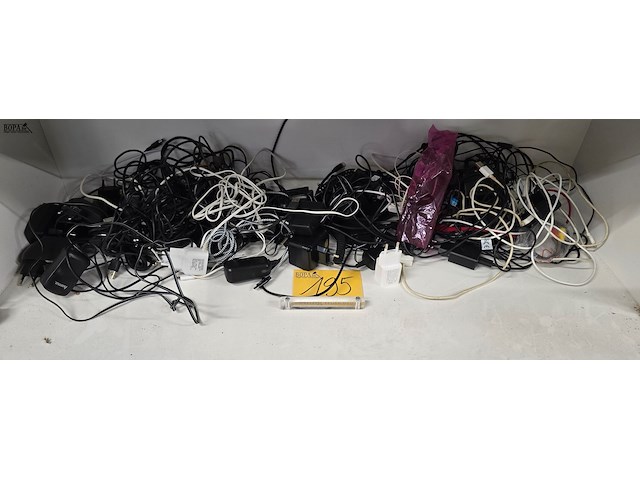 Lot 195 - lot diverse opladers - afbeelding 1 van  4