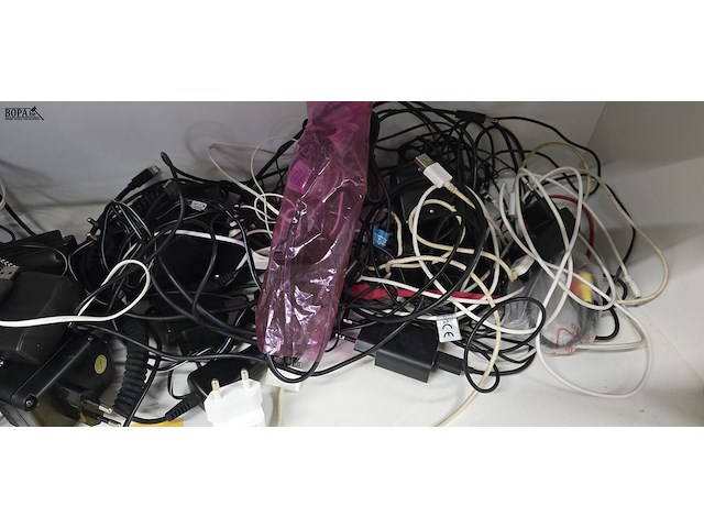 Lot 195 - lot diverse opladers - afbeelding 4 van  4