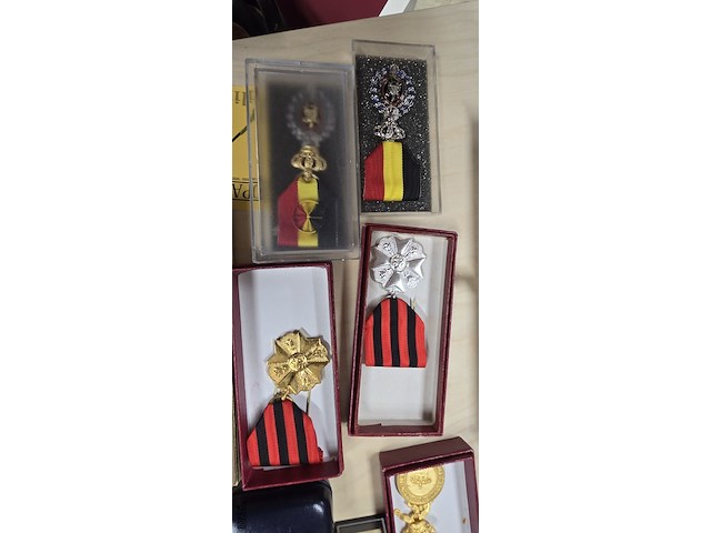 Lot 195 - lot eremedailles ong 11 stuks - afbeelding 2 van  5