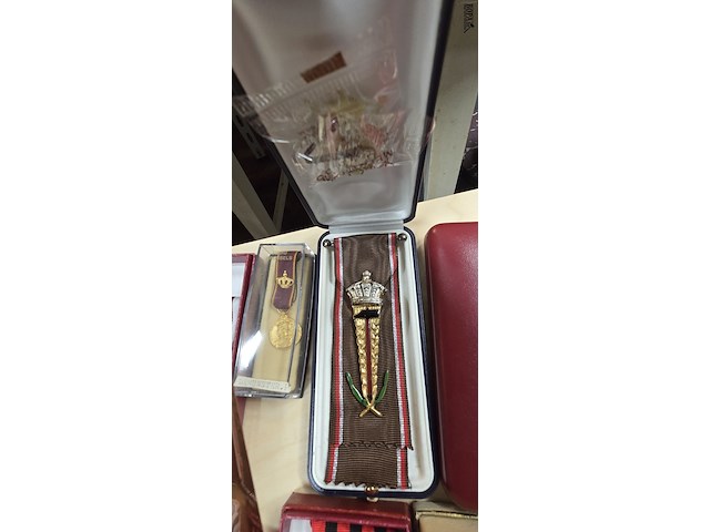 Lot 195 - lot eremedailles ong 11 stuks - afbeelding 5 van  5