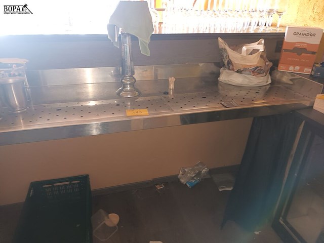 Lot 195 - rvc werkblad met spoelbak - afbeelding 1 van  3