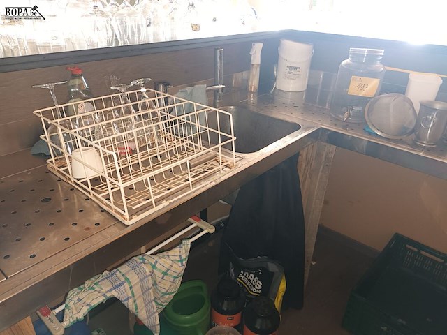 Lot 195 - rvc werkblad met spoelbak - afbeelding 2 van  3