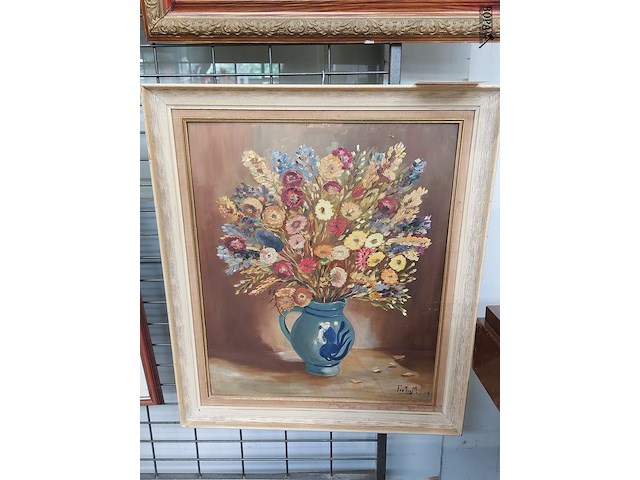 Lot 195 - schilderij vaas met bloemen, getekend - afbeelding 1 van  2