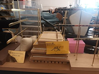 Lot 196 - etalagemateriaal voor juwelen - afbeelding 1 van  6