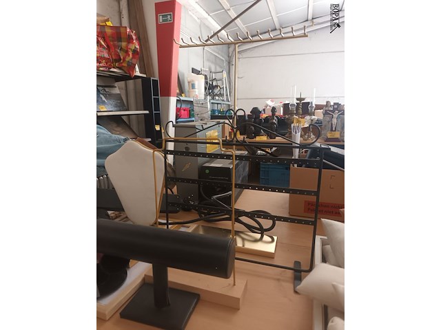 Lot 196 - etalagemateriaal voor juwelen - afbeelding 3 van  6