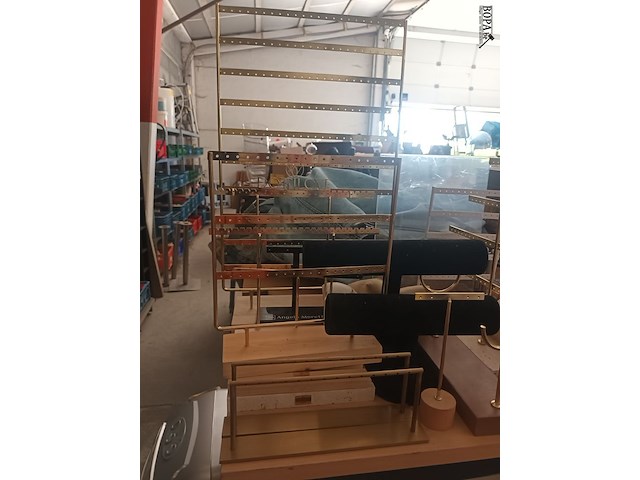 Lot 196 - etalagemateriaal voor juwelen - afbeelding 5 van  6