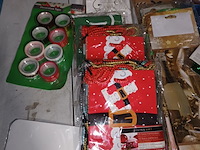 Lot 196 - feestverpakkingen en raamdecoratie - afbeelding 3 van  5