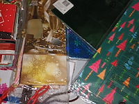 Lot 196 - feestverpakkingen en raamdecoratie - afbeelding 5 van  5