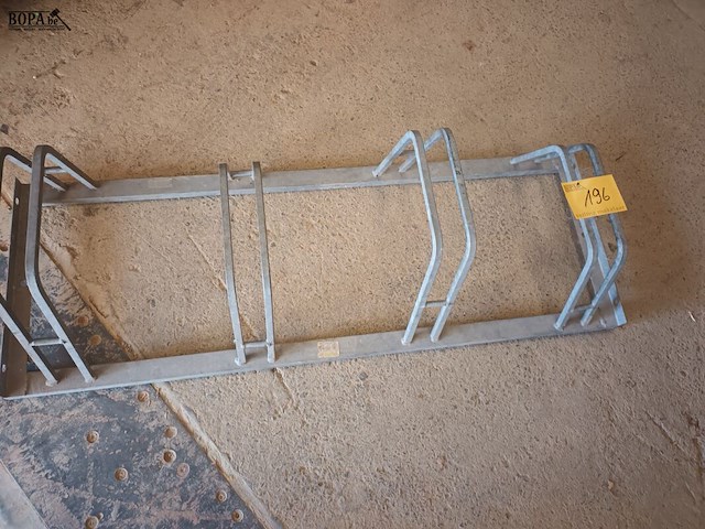 Lot 196 - fietsenrek - afbeelding 1 van  3