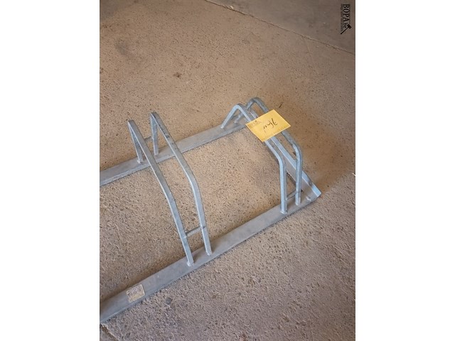 Lot 196 - fietsenrek - afbeelding 2 van  3