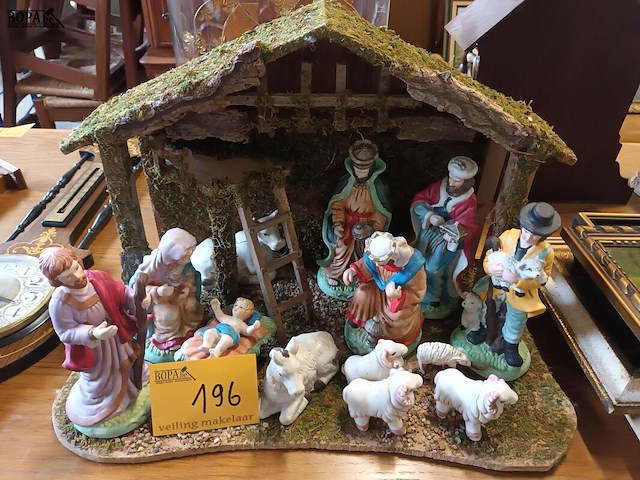 Lot 196 - kerststal met figuren. 13 stuks - afbeelding 1 van  4