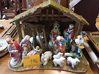 Lot 196 - kerststal met figuren. 13 stuks - afbeelding 1 van  4