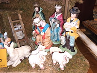 Lot 196 - kerststal met figuren. 13 stuks - afbeelding 3 van  4