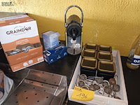 Lot 196 - koffiezetapparaat, thee en toebehoren - afbeelding 1 van  5