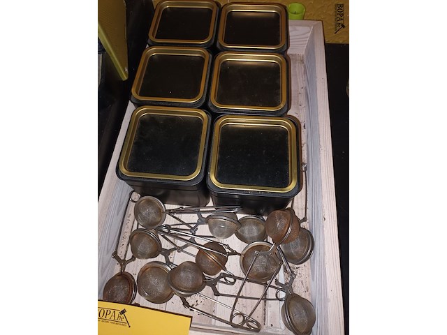 Lot 196 - koffiezetapparaat, thee en toebehoren - afbeelding 5 van  5