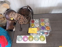 Lot 196 - metalen hond en theelichthouders - afbeelding 1 van  4