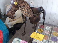 Lot 196 - metalen hond en theelichthouders - afbeelding 2 van  4