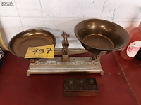 Lot 197 - antieke weegschaal en gewichten - afbeelding 1 van  4