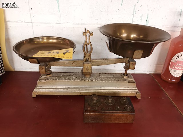 Lot 197 - antieke weegschaal en gewichten - afbeelding 2 van  4