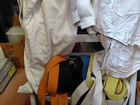 Lot 197 - judopakken 21 stuks met verschillende gordels - afbeelding 3 van  3