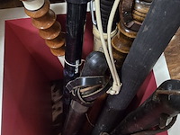 Lot 197 - politieknuppels 8 stuks - afbeelding 2 van  2