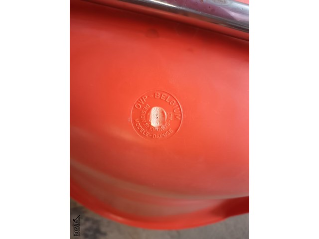 Lot 197 - vintage oranje stoelen belgium. 6 stuks - afbeelding 2 van  3