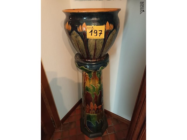 Lot 197 - vlaams aardewerk bloempot op staander - afbeelding 1 van  6