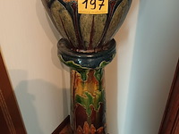 Lot 197 - vlaams aardewerk bloempot op staander - afbeelding 1 van  6