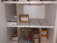 Lot 198 - bevestigingsmateriaal - afbeelding 2 van  4
