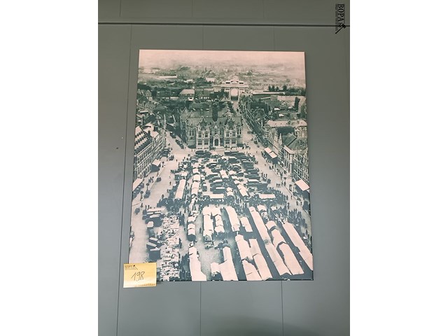 Lot 198 - canvas oude foto markt ieper - afbeelding 1 van  2
