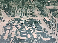 Lot 198 - canvas oude foto markt ieper - afbeelding 2 van  2