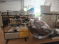 Lot 198 - juwelen en etalagemateriaal - afbeelding 1 van  7